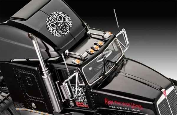 Revell 07740 Iron Maiden Tour Truck 1/32