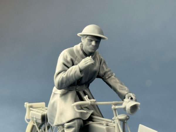 Copper State Models F32-064 British Dispatch Rider on a short break (Motorcycle not included) 1/32