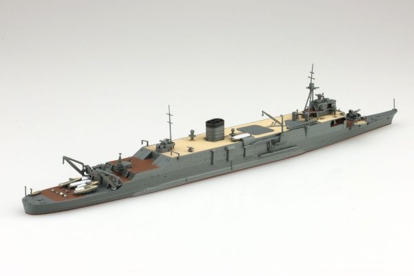 Aoshima 06666 JAPANESE NAVY SUBMARINE DEPOT SHIP TAIGEI - RENEWED1/700