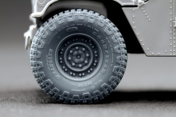 ScaleX WM 35001 HMMWV MT/R 24-bolt Ordinary wheel set (Academy, ICM) 1/35