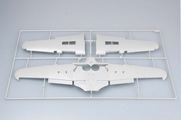Trumpeter 02416 HURRICANE Mk.IIC/TROP (1:24)