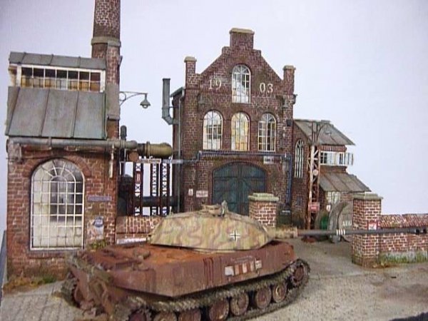 RT-Diorama 35282 Diorama-Base: &quot;The Factory&quot; 1/35