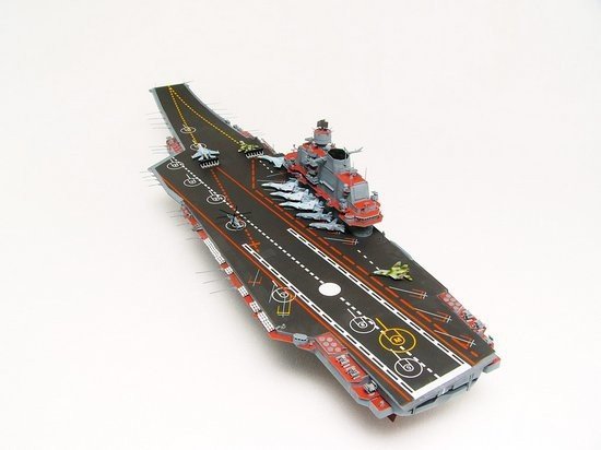 Trumpeter 05606 USSR Admiral Kuznetsov aircraft carrier 1:350