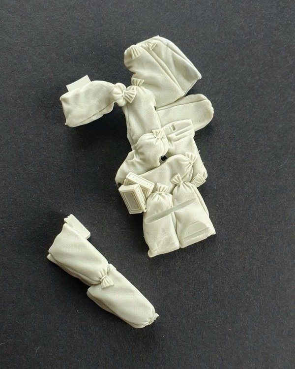 Panzer Art RE35-720 Willys Jeep floor&amp;windscreen sandbags set 1/35