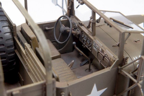 AFV Club 35300 M54A2 5-ton 6x6 Cargo Truck (1:35)