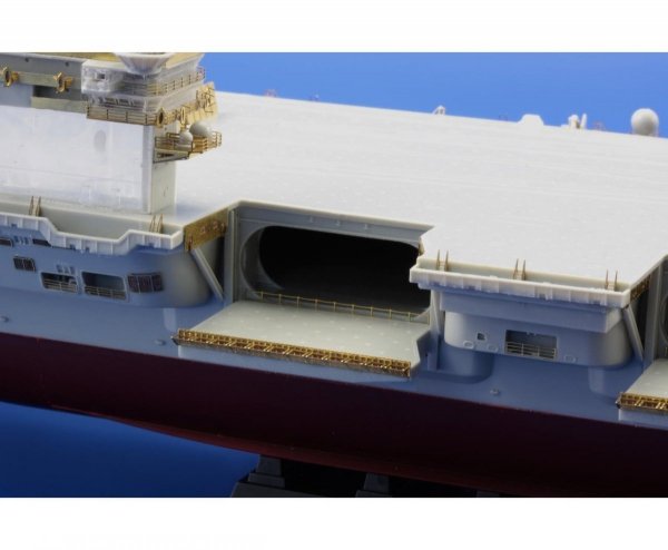 Eduard 17027 USS Nimitz CVN-68 (2005) TRUMPETER 1/700