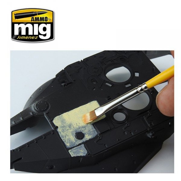Ammo of Mig 2033 ANTI-SLIP PASTE - SAND COLOR FOR 1/35