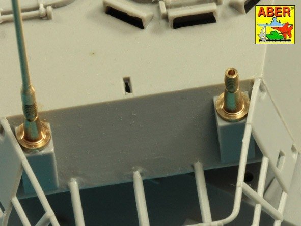 Aber R-44 Zestaw 2 anten VHF pojazdów NATO / Set of 2 NATO antennas with mount bases 1/35
