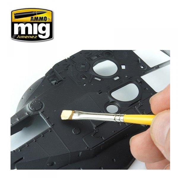 Ammo of Mig 2033 ANTI-SLIP PASTE - SAND COLOR FOR 1/35