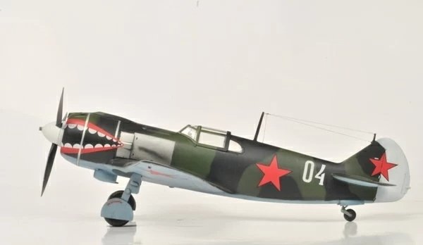 Zvezda 4803 LAVOCHKIN LA-5 1/48