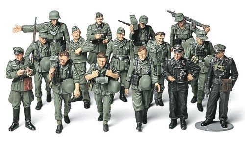 Tamiya 32530 German Infantry on Maneuvers (1:48)