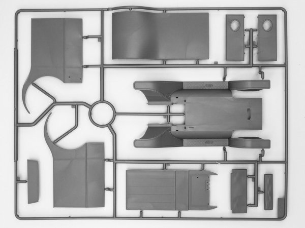 ICM DS2402 The Various Tin Lizzie 1/24
