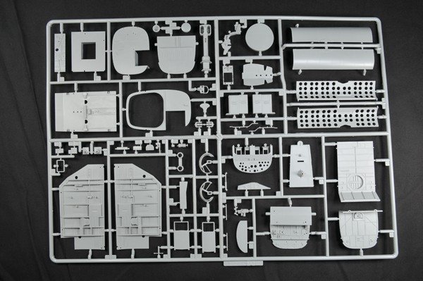 HK Models 01E02 B-25J Mitchell &quot;Strafer&quot; (1:32)