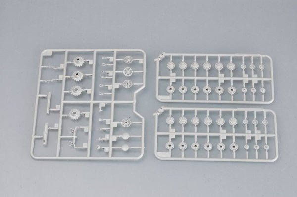 Trumpeter 07235 Soviet KV-2 M1940 tank (1:72)