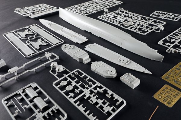 Trumpeter 05366 HMS Naiad 1/350