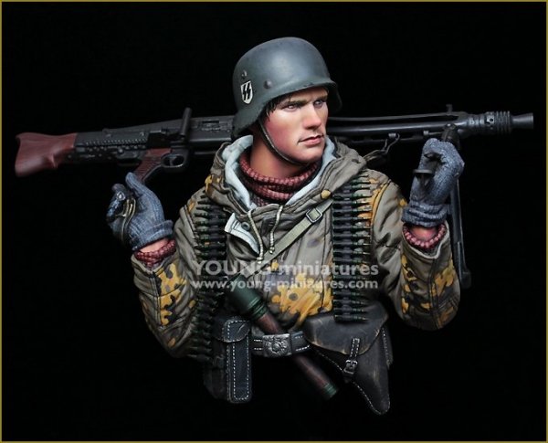 Young Miniatures YM1882 German Machine Gunner Eastern Front WWII 1/10