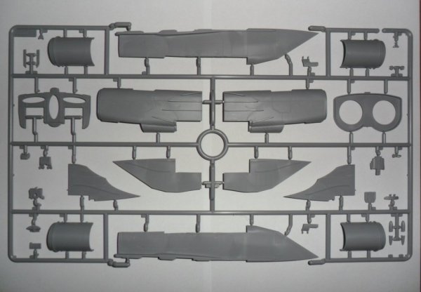 ICM 48904 MiG-25 RBF, Soviet Reconnaissance Plane (1:48)