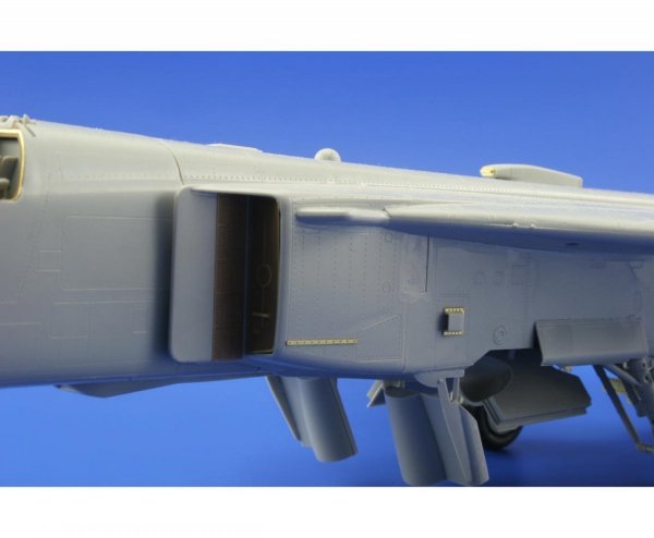 Eduard 48695 Su-24M Fencer D exterior 1/48 Trumpeter