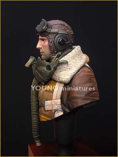 Young Miniatures YM1815 B-17 Waist Gunner ETO, 1944 1/10