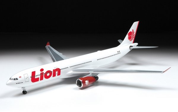 Zvezda 7044 Civil airliner Airbus A330-300 1/144