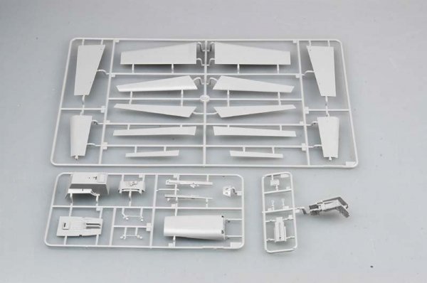 Trumpeter 03204 McDonnell Douglas F/A 18 E Hornet (1:32)