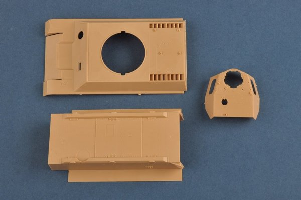Hobby Boss 80151 German Type III/IV Hybrid Chassis Tank Small Turret 1/35