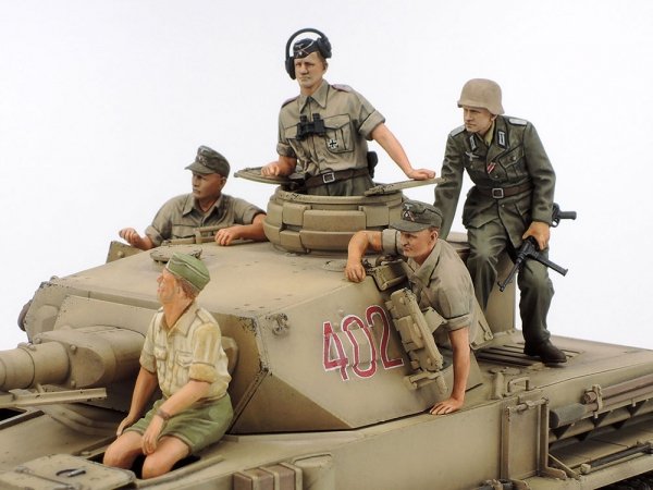 Tamiya 25208 Panzerkampfwagen IV Ausf F. &amp; Motorcycle North Africa 1/35