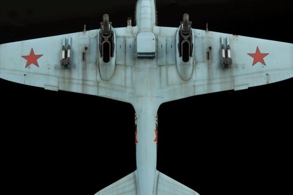 Zvezda 4826 Soviet two-seat attack aircraft IL-2 shturmovik (mod.1943) 1/48