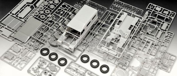 Revell 07056 Land Rover Series III LWB 109 commercial 1/24