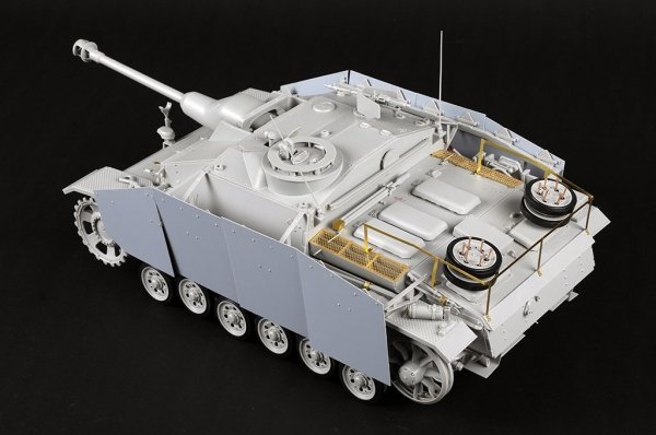 Trumpeter 00947 Germany III Assault Gun Type G Late Model (2 in 1) 1/16