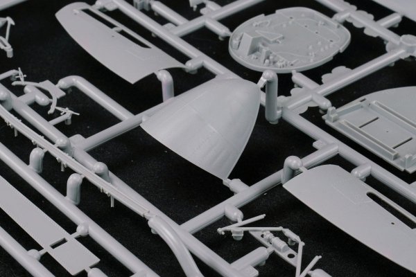 Border Model BF-010 Avro Lancaster B Mk.I/III with full Interior 1/32