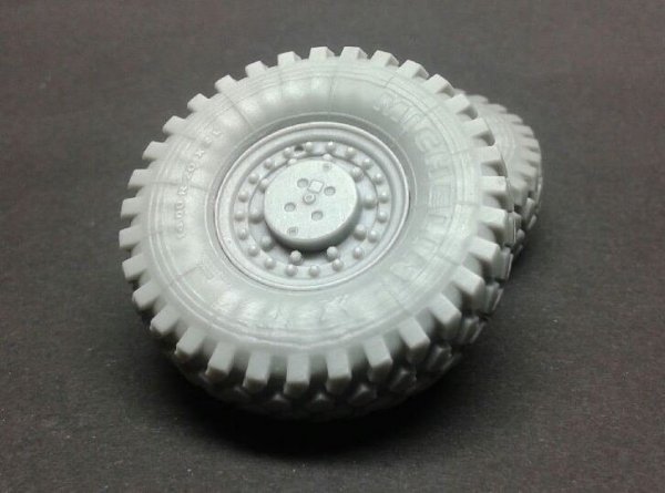 Panzer Art R35-587 RG-31 Mk5 MRAP road wheels 1/35