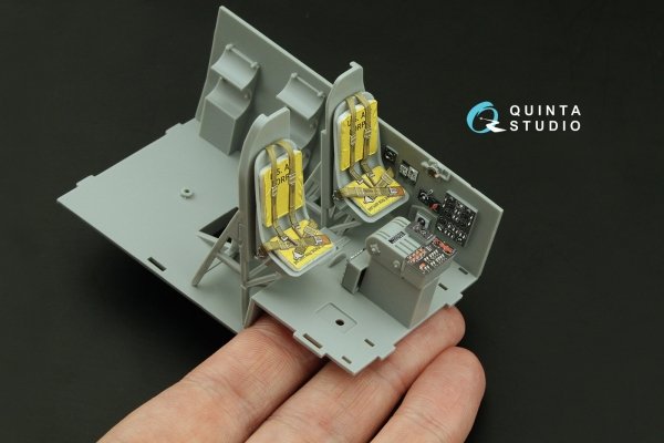 Quinta Studio QD32218 Boeing B-17G Navigator, bombardier, waist and tail gunners compartments. 3D-Printed coloured Interior (HK models) 1/32