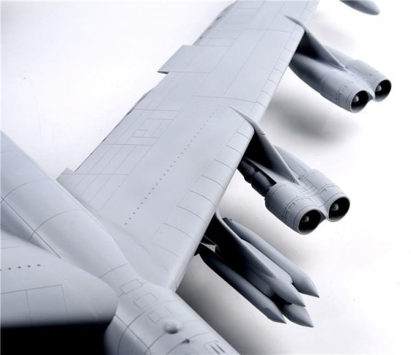 Modelcollect UA72200 B-52H U.S. Stratofortress strategic Bomber 1/72