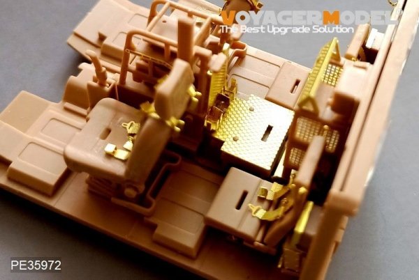 Voyager Model PE35972 Modern British Husky T.S.V. Basic For MENG VS-009 1/35