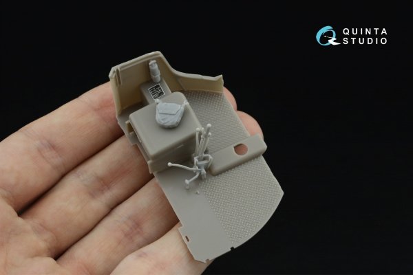 Quinta Studio QD+35066 U.S. Diamond T 968A Cargo truck (open cab) 3D-Printed &amp; coloured Interior on decal paper (Mirror Models) (with 3D-printed resin parts) 1/35