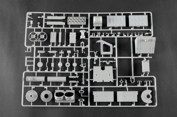 Trumpeter 00944 Pz.Kpfw.VI Ausf.E Sd.Kfz.181 Tiger I (Medium Production) 1/16
