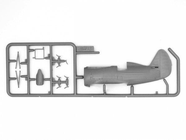 ICM 48094 I-153 Luftwaffe with Pilots and Ground Personnel 1/48