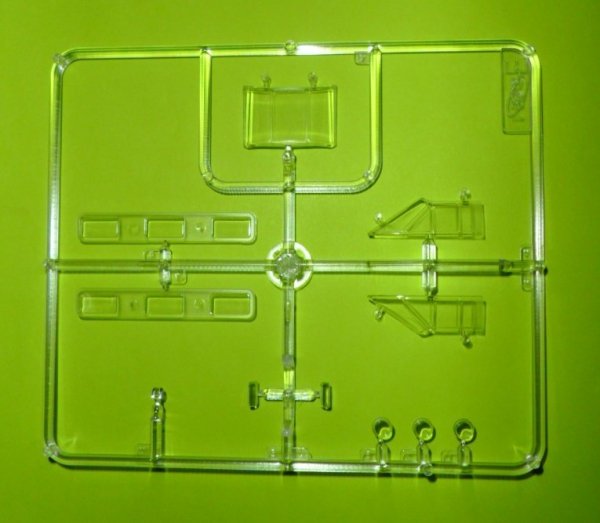 ICM 48185 C18S, American Passenger Aircraft (1:48)