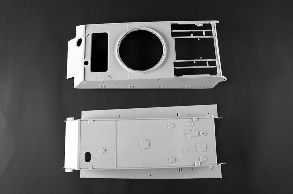 Trumpeter 00948 German Tiger II Heavy Tank - Porsche Turret Early Production 1/16