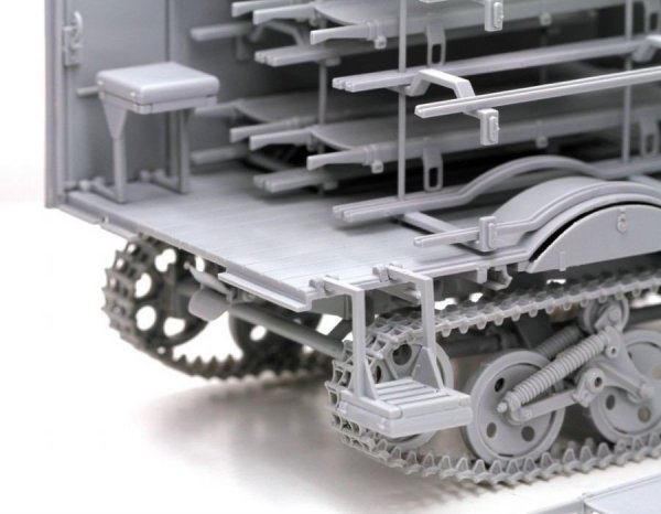 Dragon 6766 Sd.Kfz.3 Maultier Ambulance (1:35)