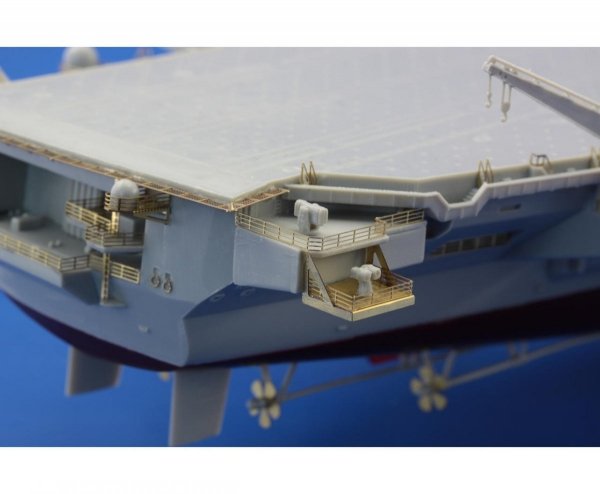 Eduard 17027 USS Nimitz CVN-68 (2005) TRUMPETER 1/700