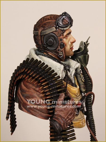 Young Miniatures YM1894 B-24 GUNNER USAAF WWII 1/10