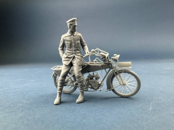 Copper State Models F35-055 Werner Voss posing with a motorcycle ( Motorcycle not included) 1/35