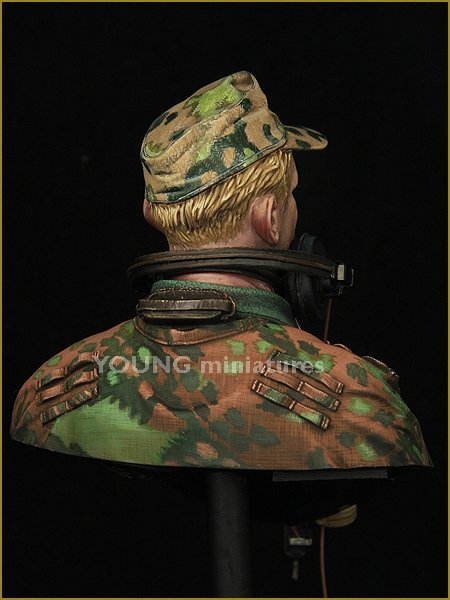 Young Miniatures YM1851 German WAFFEN SS Panzer Officer WWII 1/10