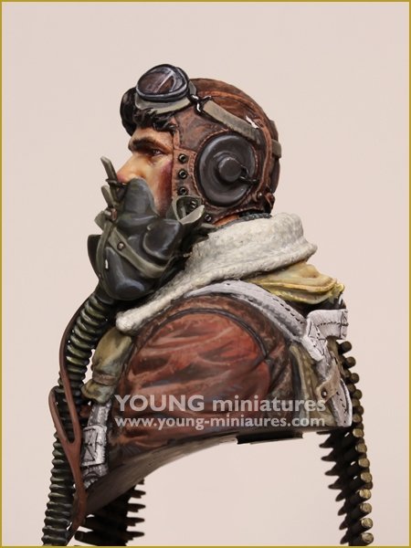 Young Miniatures YM1894 B-24 GUNNER USAAF WWII 1/10
