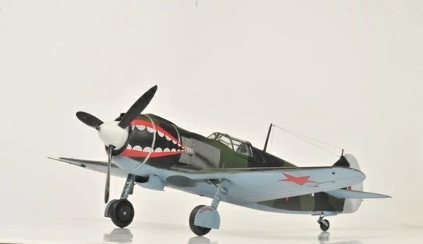 Zvezda 4803 LAVOCHKIN LA-5 1/48