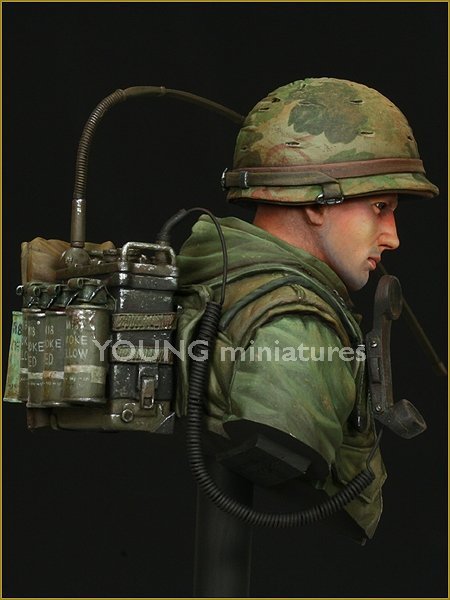 Young Miniatures YM1817 USMC Hue. Vietnam 1968 1/10