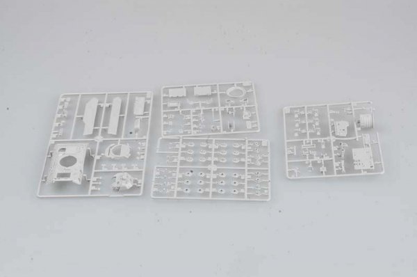 Trumpeter 07295 M2A0 Bradley Fighting Vehicle (1:72)
