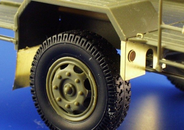 Eduard 35663 SA-2 missile with trailer 1/35 Trumpeter